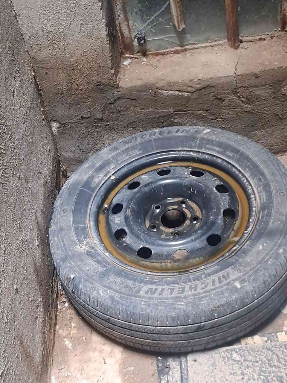 سلام عليكم شباب عندي غراض مال كرفان للبيع  جدد قيم بلي يرضي بي الله***********
