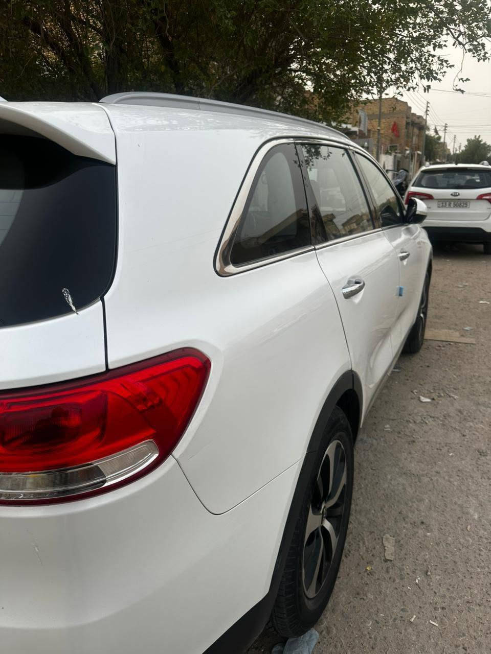 مكلف بالنشر اخوان سورنتو 17 خليجي مكفولة
6 سلندر 
7 راكب 
تبريد 3 قطع 
گازگيت مبدل وگالة 
بيه بارد ع كد اصبع بالباب الخلفي موضح بالصور 
ماشيه 200 km 
السعر 175 وبيه مجال قليل 
وباقي مواصفات السورنتوا المعروفة
العنوان العماره حي المعلمين الجديد ***********
