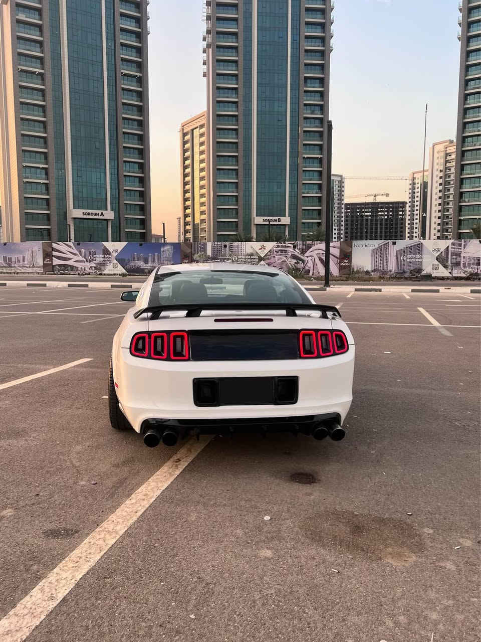 السلام عليكم 
موستنك GT  V8 2013 
رقم بغداد انكليزي
هزة وسنوية جديدة
وارد امريكي حادث جاملغ وبنيد 
والجمالغ الثاني نصبغ بالعراق 
يعني 3 قطع فقط 
كير محرك كهربائيات كفاله 
شباك روش 
دفيوزر روش 
دبات روش
سبويلر شيلبي 
السيارة ستوك بدون تزويد
مكان السيارة بغداد 
السعر 125
*********** بغداد, العراق
