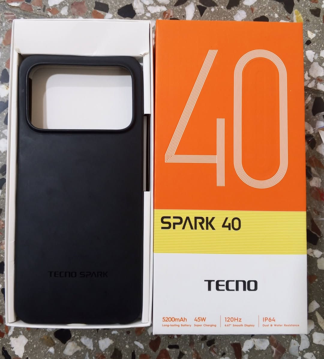 السلام عليكم ورحمه الله وبركاته 
من رخصت الادمن 
TECNO SPARK 40 
الجهاز جديد نظافه 100بل100 اللون اسود نفطي  
ذاكره 256 يدعم الذكاء الاصطناعي في تعديل الصور 
استخدام اسبوعين فقط الباكيت وملحقاته كامله 
للبيع او للمراوس بـ ايفون11 
المكان الفلوجه 
السعر 240 وبي مجال بسيط 
*********** بي واتساب
