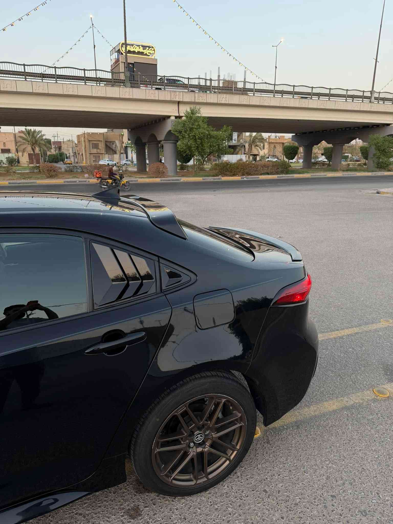 للبيع 
تيوتا كورلا se نايت ادشن بلاك توب 2024
محرك 2000cc
مرقم شهداء كامل وكالة عامة باسم المشتري 
المواصفات 
بصمة 
لد امامي 
زنون 
بكلايت خلفي لد 
سستم صوت jbl
ويل كب بلادي 
داخل احمر واسود 
شاشة كبير نظام كار بلي 
سقف كنتارة بلادي 
سايد بريك بصمة 
رادار امامي 
رادار جانبي 
اوتو هواد 
مودات قيادة 
السيارة جدا جديدة بدون اي نقص جاهزة من كلشي 
كير محرك حدادية كفالة 
حادث السيارة طرف البنيد بدون ايرباك 
ماشية 26 الف فقط 
سعر السيارة 153$ وبيهة مجال بسيط 
مكان السيارة كربلاء 
للاستفسار 
***********
