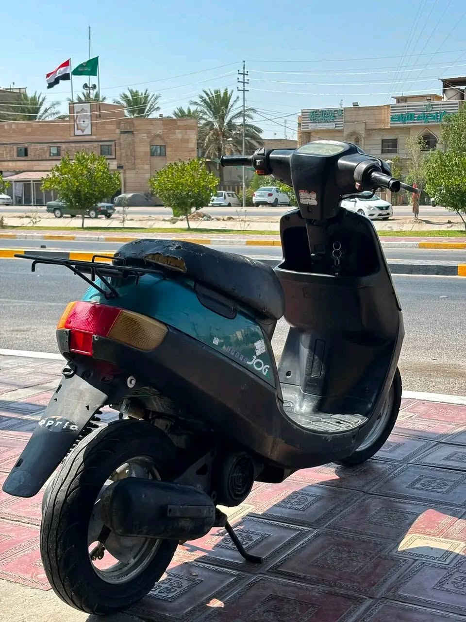 السلام عليكم دراجه بطه للبيع نضيفه ما مفتوحه مكينه ناعمه شاصي مكفولل كهربائيات شغاله تايرات جدد شرط المكاتبه  السعرر 250 وبيه مجال قليل المكان كربلاء العطيشي الاتصال ***********
