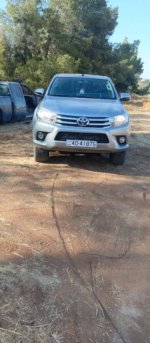 هايلوكس 2018 مرخص لغايه 30/1 باقي التفصيلات على رقم الهاتف

نص مكتوب في الصور:
- للبيع TOYOTA HILUX 2018 اعتمادية .. قوة .. ومظهر مميز مرخصة لغاية 30/11 ديزل دبل كبيين اللون فضي قير عادي محرك 2.4 (لتر) السيارة نظيفة جداً وجاهزة للم معاينة مالك أول أدهان الشركة غرفة نظيفة جنوط أصلية كوشوك نظيف للتواصل والاستفسار ***********776990480 راشد ايمن قطيفان السعر قابل للتفاوض بعد المعاينة الموقع: جسر مادبا الجاد يتواصل والمعاينة خير دليل