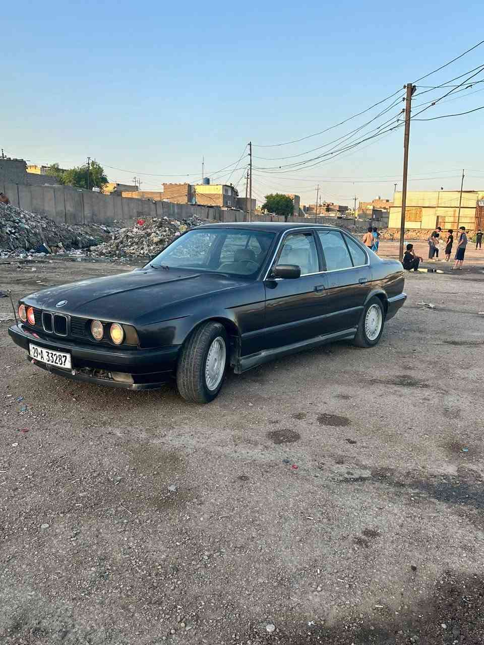 السلام عليكم
سيارةBMW للبيع
موديل ٩١ حجم ٥٢٥
رقم واسط دولي. 
محرك وكير مكفولات السيارة مابية ضربة 
يرادلة فقط صدر. عنوان السيارة بغداد السعر 38 وبية مجال رقم ***********
