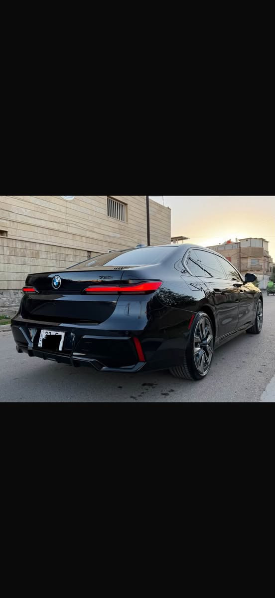 السلام عليكم للبيع فقط 
BMW . 740 . 2023
ماشيه 55 الف km 
حادث جاملغ فقط ومكانين تكحيل كارت 
السياره جديده بمعنى الكلمة احلى من الصور 
لون نيلي 
رقم اربيل تحويل مباشر 
المواصفات . ابواب شفط . دبل تحكم خلفي الهوه عباره عن شاشات مصغره في الابواب . سقف روز . قماره جام بلكامل غير متحركة . شاشه متصله . كامرات 360 . باقي مواصفات معروفه
السعر 62000$بيها مجال للشراي 
العنوان / بغداد / المنصور خلف البرج
***********
شاكر فضلكم وتعاونكم واعتذر عن عدم الرد على الرسائل
