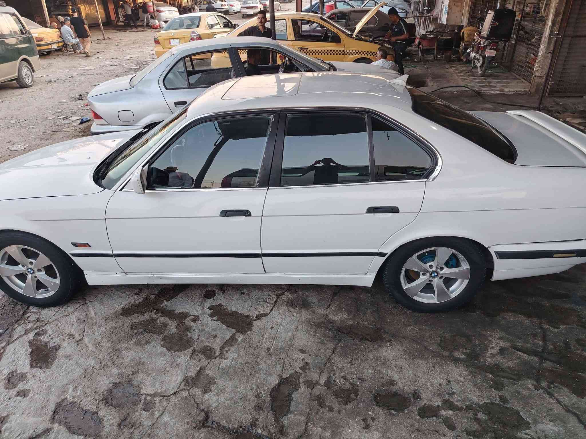 السلام عليكم
BMW525i 🤍
مسكر 1991 للبيع 
رقمه بغداد نكليزي  
مكينه وكير بجيس جدد☑️
تبريد ثلج ❄
حداديه جديدة
عليه ادامه كامله فيت بم ونوزلات وبلكات وفلاتر 
لايتات عيون شيطان 
زنون اصليه لد عدسه شرط نهار 
اشاير لد ✴️
شاشة ومنضومه سماعات دمام 🔊
سنتر لوك دبل ريموت 
فتحه سقف عاطلة
تفاصيل اكثر خاص او واتساب

عنواني النجف المشخاب
*********** 

سعر 46وبيه مجال
