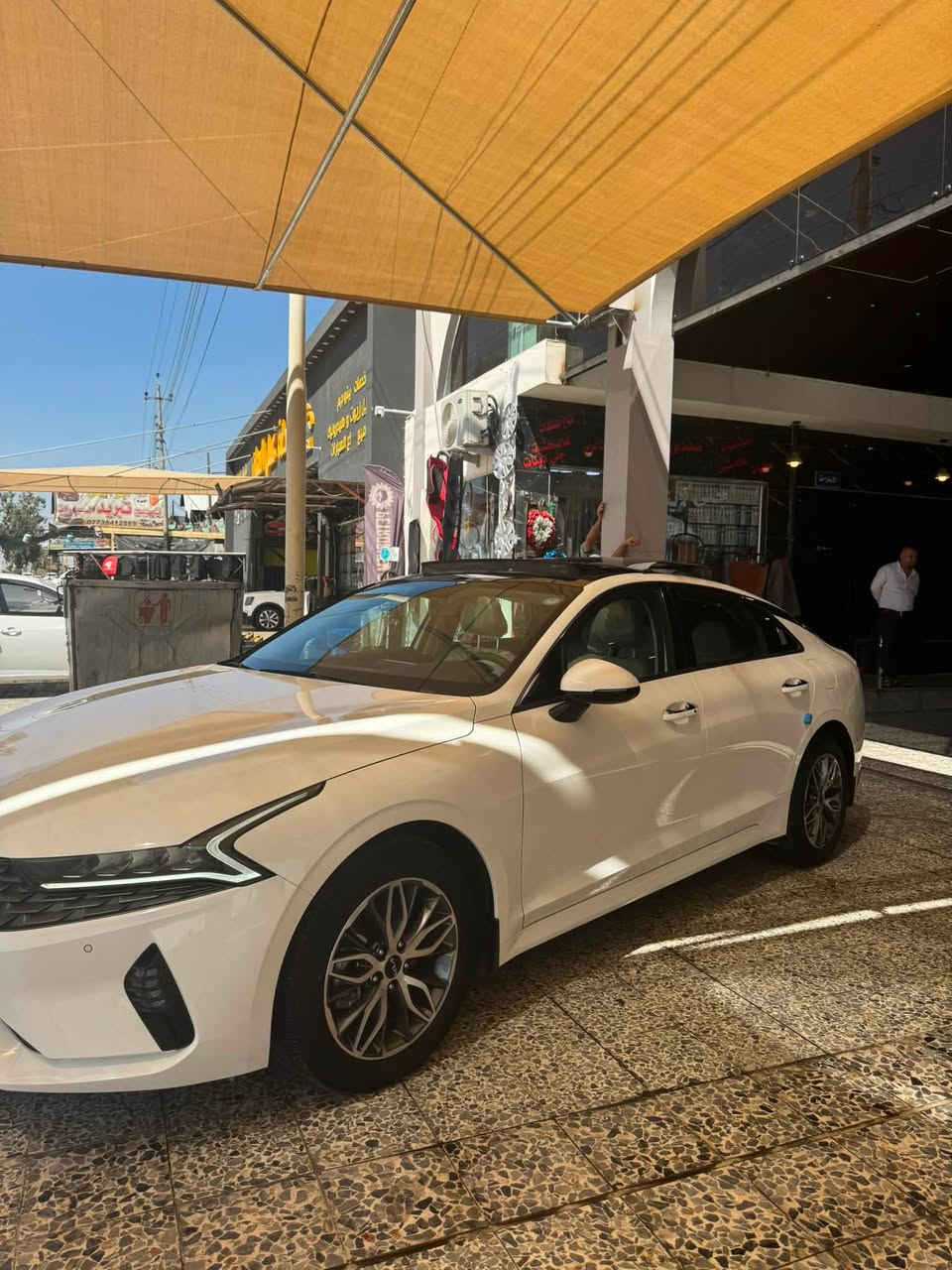 للبيع K5
موديل 2023
مواصفات فول الفول 1/1
ماشية 15الف 
كفاله عامه من التعديل والصبغ والتبديل 
***********
