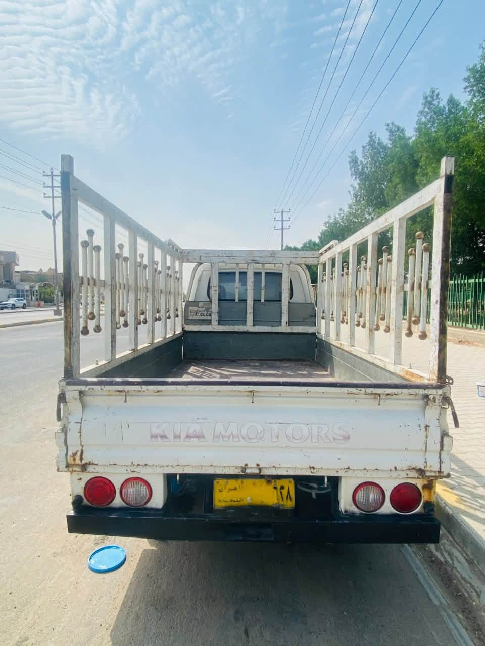 السلام عليكم 
كيه بنكو نثيه حمل موديل 2004 
سياره كفاله عامه من برغي سياره جاهزه مكينه 3000مابيه كل بخار جديده كير رقم شاصي سياره خير من الله وين مايعجبك اطلع بيه سياره بأسمي مداور ثاني يوم   مكاني نجف كوفه 
سعره $77$بيه مجال لطيبين 
***********
