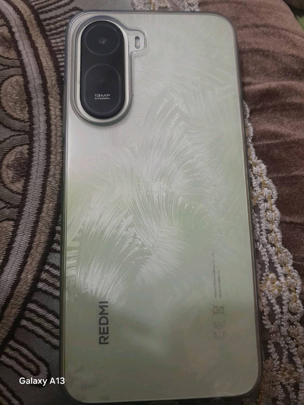 موبايل جديد صارله ١٠ ايام بعده بكارتونه مستعجله ع بيعته رايدته ٢١٠ اقل من سعره اخذته ٢٢٥ نظيف ويخبل