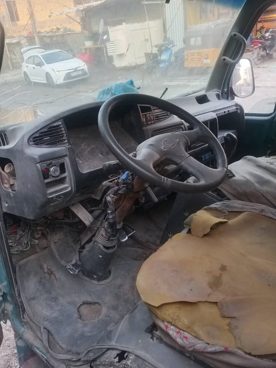 سلام عليكم كيه سامسونك  2001 بدون راعي بيه سنويه اتكفل عشائر وسياره تخم تاير وصدر جديد كهربائيتها كله شغاله كير محرك برغي ممفتوح بيها سياره خير من الله السعر 18وبيه مجال  مكاني بغداد الحريه قرب مخازن الجاي رقم ***********
