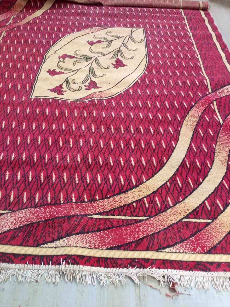 سجادة • لا تفاصيل • للبيع
