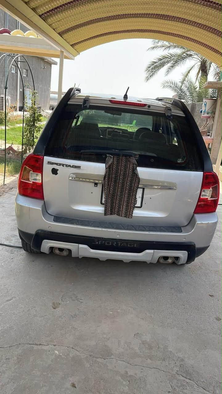 سبورتج ٢٠٠٩ مكينه ٢٠٠٠ دوش لون سلفر مكفوله من دعمه وصبغ وطخه بيها سونار موضح بيه التفاصيل مكانها ديالى رقم دولي انكليزي بغداد  و مميز  هزة جديدة سنويه جديدة تخلص من الهزة وتحويل ارقام ، كهربائيات شغاله كلها ، تبريد ثلج 
زوج تاير امامي جديد خلفي نظافه ٧٠٪؜ سيارة نصبتها حلوة مكينتها بيها خيط بخار من دون تنقيص ومعروفه مكينتها قويه 
رقم التلفون *********** سعر  العرض ١١٠ وبيها مجال للشراي 
اصدقائي ارفعوا المنسور بتعليقكم الايجابي الجميل الي يدل على جمالكم ورقيكم .
