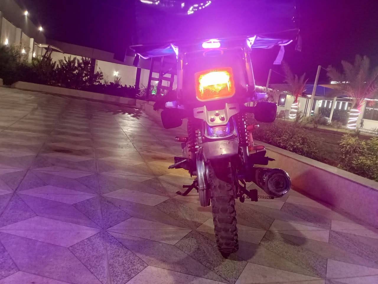 سلام عليكم موطور يراني خمسه كير سفان مديل 21اوراق كامله اوصليه السعر 500وبيه مجال اتصل على الرقم *********** المكان بلد
