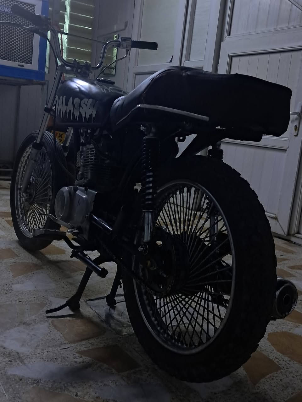 السلام عليكم دراجه نامه للبيع اربعه كير 125cc
دراجه كامله نضيفه كابريتر جديد وياله دبل مضبوط 
الدراجه سعرها ٢٥٠ وبيها مجال 
للتواصل واتساب فقط ***********
