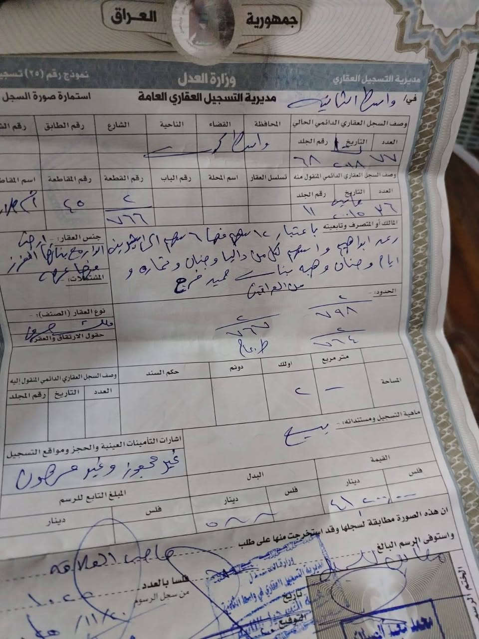 مشتمل طابقين يحتوي ٣ غرف الطابق الأرضي غرفه واستقبال وهول داخلي ومطبخ مفتوح وصحيات داخليه وخارجيه +منور والطابق الثاني غرفتين  وهول داخلي

وصحيات والطابق الثالث بيتونه
حي الجامعه
الاستفسار الاتصال
***********
