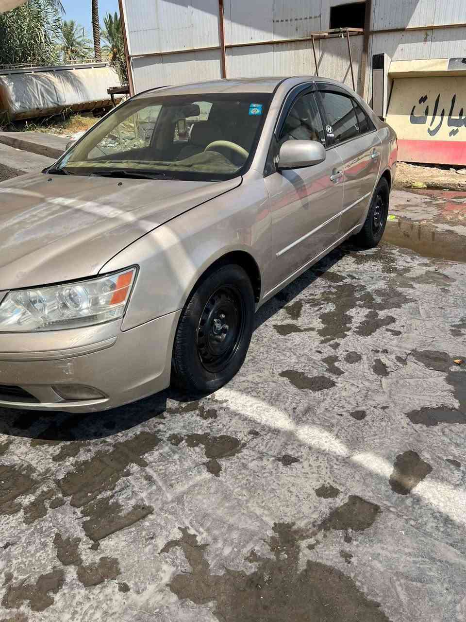 للبيع سوناتا 2009 وارد امريكي حادثه باب خلفي مبدل فقط بيه مكانات صبغ ابيع حزام السياره ليبل واحد مكفوله من الضربه دواخل عسلي +صاج تحكم ستيرن كشن كهربائي شاشه كامره خلفيه دواره تبريد منضومه كامله جديده تخم تاير حداديه كير محرك جدد حجم المكينه 2400 السياره جاهزه وجديده مال جناي سياره بسمي رقم بغداد انكليزي السعر.   88       مكان السياره حله 
بدون مراوس بيع فقط ولحد يذكر سعر بالتعليقات رجاءً 
             ***********.     ***********
