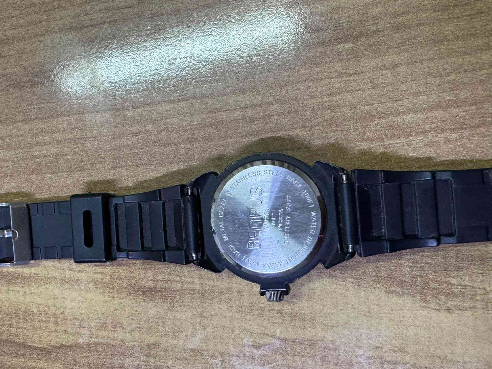 مجموعة ساعات • للبيع