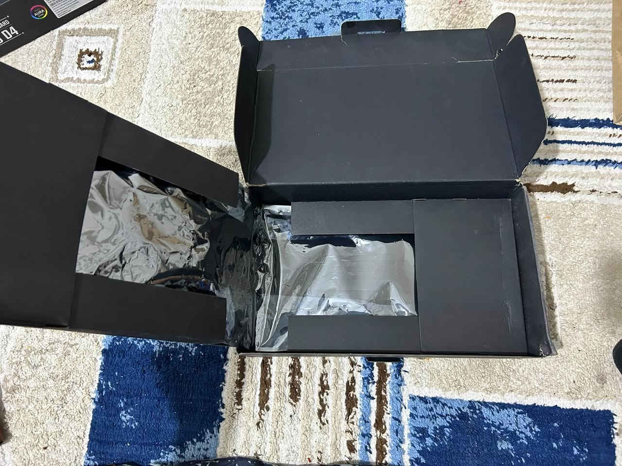رايزر من شركة Phanteks من ارقى الشركات جديد حجم الكبير 600 mm السعر 40 الف موقعي بغداد حي الجامعة ***********

نص مكتوب في الصور:
- Phanteks PH-CBRS_PR60 600mm / 23.6 in Premium GPU Riser Extension Cables (3) $99.99 Shop All Phanteks Products Ways to get this item Shipping Free Delivery Add to cart Buy now newegg.com