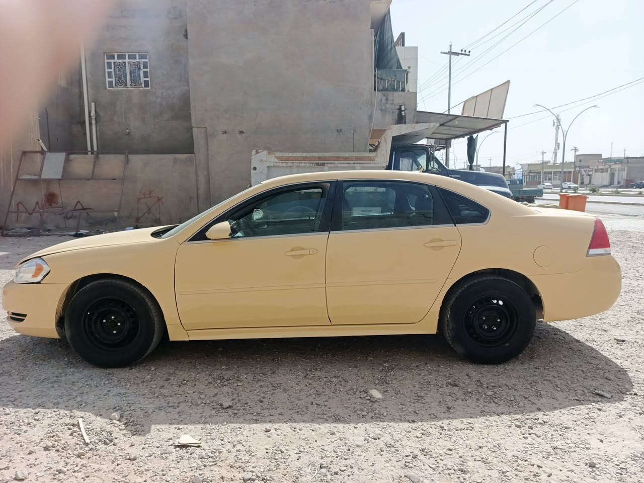 للبيع سياره امبالا شوفر لايت مديل ٢٠١١ رقم انكليزي جديد
‏مواصفات LE 
‏• كير ومكينه مكفولات قبل شهر شديتهن 
‏• كشنات تدفئه 
‏• تحكم استيرن 
‏• تخم تاير جديد 
‏• صبغه السياره حراري قبل يومين طلعت 
‏• حداديه كلها جديده امامي خلفي 
‏• شاشه جديده 
‏• باتري جديد 
‏• مراوح مال ٣٦٠٠ جدد 
‏• بجم امامي كله جديد شبابيك ولايتات ودعاميه وبراكيت 
‏• ضفيره وقاعده فيوز كله جديد 
‏• قاعده فيول بام جديده 
‏• خطها سامراء - بغداد 
‏
‏عازيها شخص مرتب يصعدها توكل بيها ع باب الله 
‏
‏اي استفسار اتصل ***********
