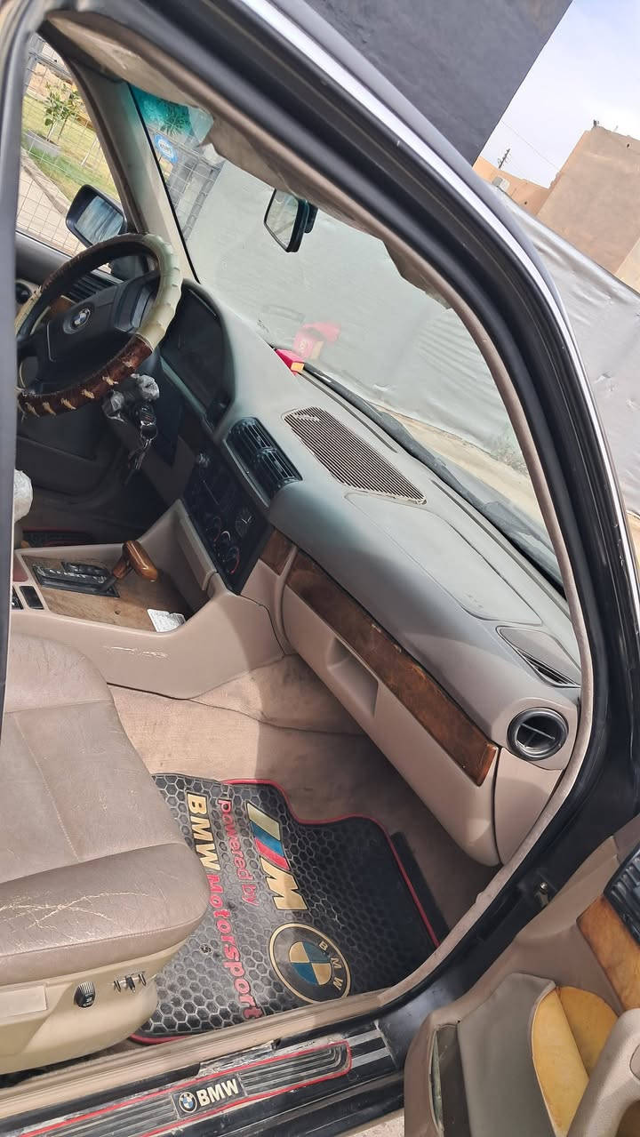 بي ام ٥٢٥ • جير اوتوماتيك • محرك وكير شرط