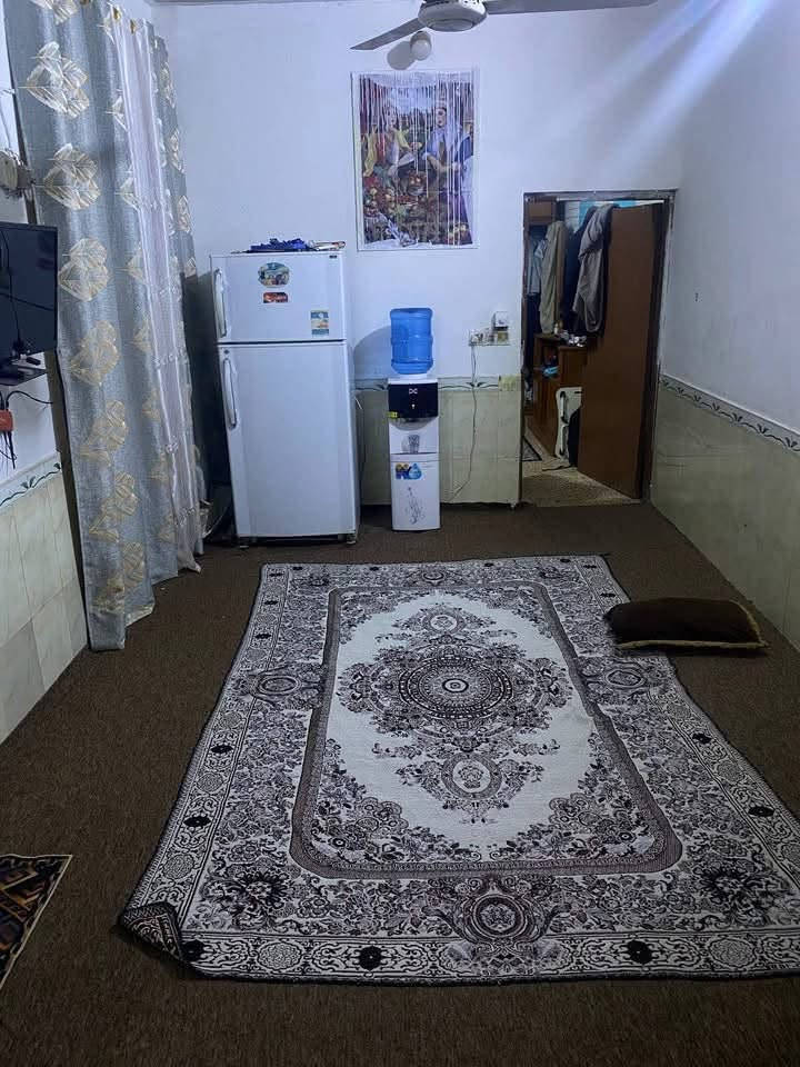الدار للبيع في النجف حي الجامعة 

منطقه 28

شارع 15

مساحه 100 متر طابق ونص 

طابق الاول صب كونكريت مسلح وطابق نص شيلمان 

طابق الاول غرفه وصاله و استقبال ومطبخ و مكشوفه و صحيات داخليه و خارجيه 

طابق ونص غرفه و صاله وسطح
السعر 165
 لتواصل ***********
