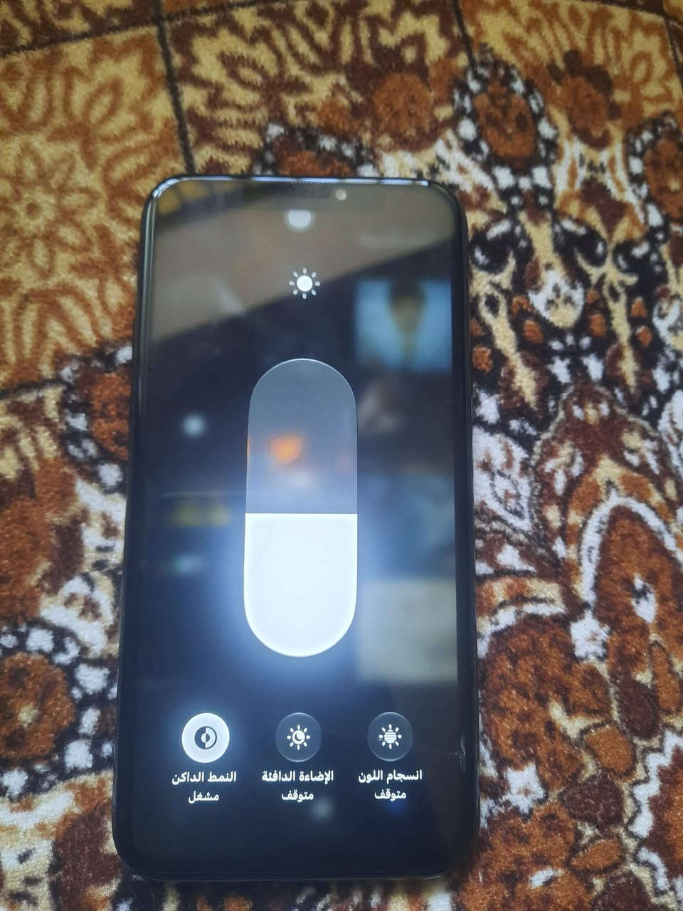 الخط ما يشتغل • بطارية ٨٠٪ • شاشة أصلية