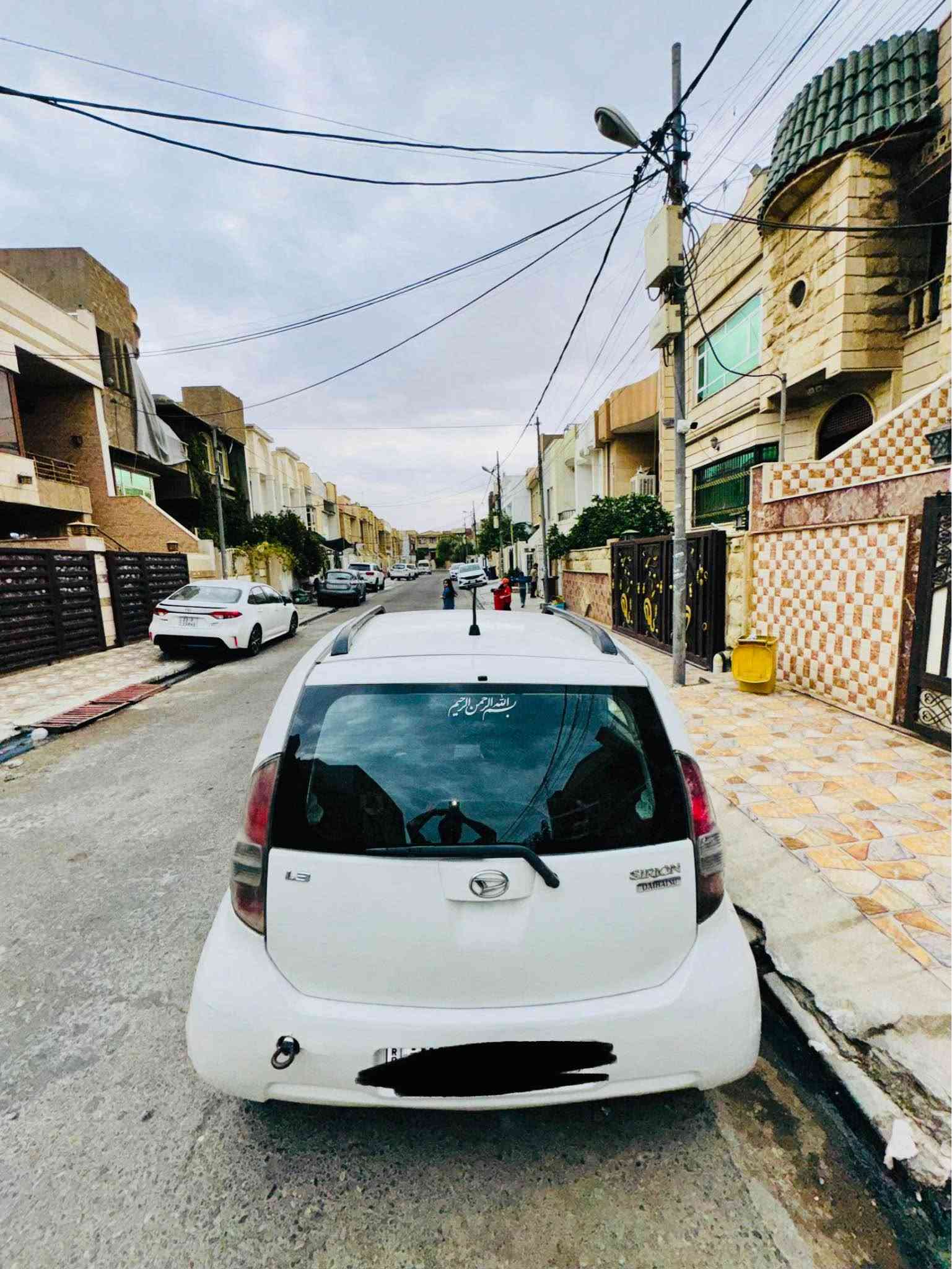 ***********
دایسۆن سیرۆن 
مۆدیل 2005
سبوخ عام بۆ جوانی بێ لێدران 
گێر و مەکینە بەشەرت 
تەبرید بە شەرت 
هەزە نویە 
سەنەوی رەقەم نوێیە 
شاشە ئایپاد کامیرە 
سعری 55 و مجالەکی کەم 
مكان السياره اربيل هفلان تهايسون    ياباني     
رقم اربيل رقم جديد 
اوتوماتيك 2005   ابيع كفاله كير ومحرك   تبريد هزه جديده    سنويه  رقم جديد  شاشه ايباد كامره
مسبوع عام لل جماليه بيدون ضربه أربيل, العراق
