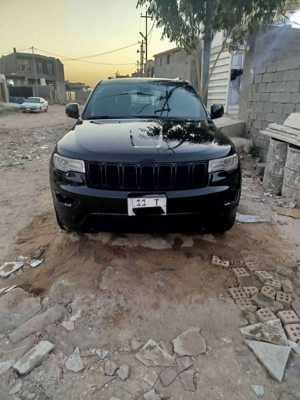 موديل 2017.        السعر.  143
جيب شيروكي ليمتد فول. الفول 1/1. وارد امريكي 
حادثهه جاملغ وبنيد  وبيهه قطع ابيع حزام بدون تكم وقماره 
السياره جاهزه وخير من الله كير محرك تبريد صدر نعمه 
شادلهه عدسات زينون 500$ شرط نهار 
محرك 6سلندر.   3600. 
ماكو داعي اذكر مواصفات الفول 
مكان بغداد.   ***********

نص مكتوب في الصور:
- 34 11:05 1C4RJFBGOH... ctionhistory.com AutoAuctionHistory VIN Auction history report get: 1 auction record 1 winning bid 10 photos Exact odometer reading 1 sales stories Seller details AutoAuctionHistory.com 000-21745144-02/01/2018 INSURANCE AUTO AUCTIONS, INC. - IAAI.COM GET HISTORY AutoAuctionHistory