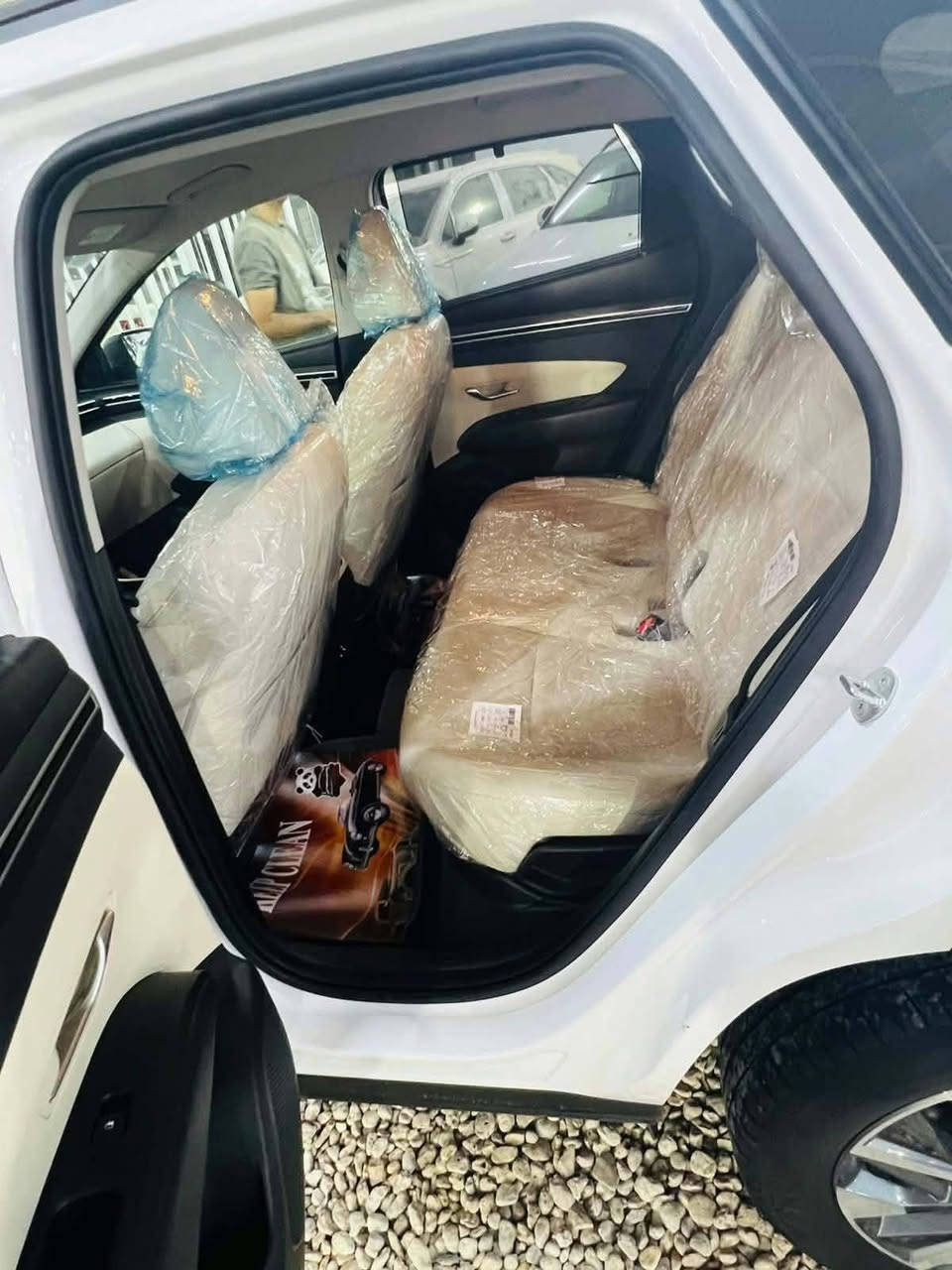 معرض درة بابل لتجارة السيارات الحديثة
الموقع. بابل     طريق حله نجف 

توكسان   TUCSON    رقم بغداد فول 

موديل 2024         خليجي  السعر  205 

   المواصفات         كفاله عامه حالة الوكالة جديده ماشيه 17 الف مشي حقيقي 

 بصمه              

شباك لد  

دشبول شاشه ديجتال إلكتروني 

برد. خلفي 

لايت عدسات زنون 

 سايد بريك بصمه 

 تحكم ستيرن فول

 شاشه كبيره  بلادي ابل كار بلي

كروز سرعه Cruise 

مانع انحدار 

👍  حساس خلفي 

👍حساسات امامي 

👍كشنات  كهرباء عدد2

👍 دشبول 3. اللوان 

👍 بصمه ابواب

👍 دبل ايرباك 

👍 اشاير ترحيب   

👍شحن لاسلكي 

👍نظام تشخيص العطل عن طريق الشاشه 

👍محرك cc2000 

👍كامره خلفيه دواره  

👍5 ويل كب  حجم 18 سبير مانازل 

👍للاستفساراكثر اتصل على الأرقام التالية

  *********** وسام المعموري 

*********** ظافر السيلاوي 

*********** حسين الهاشمي
