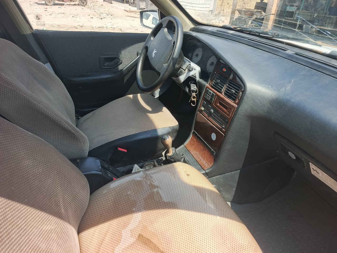 سلام عليكم بيجو بارص موديل 15سياره جاهزه كير محرك حداديه رقم ذي قار سنويه صاقطه عليه غرامات 300 يطيحن من سعر العنوان ذي قار مركز السعر 27 وبيه مجال *********** راعيه يمي مكفوله من ظربه ومن تبديل
