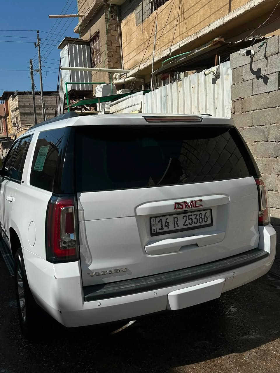 سلام عليكم 
يوكن.  GMC.   خليجي
كامله كلش      
ماشي.  160.        
***********
سعر 340 وبيها مجال
