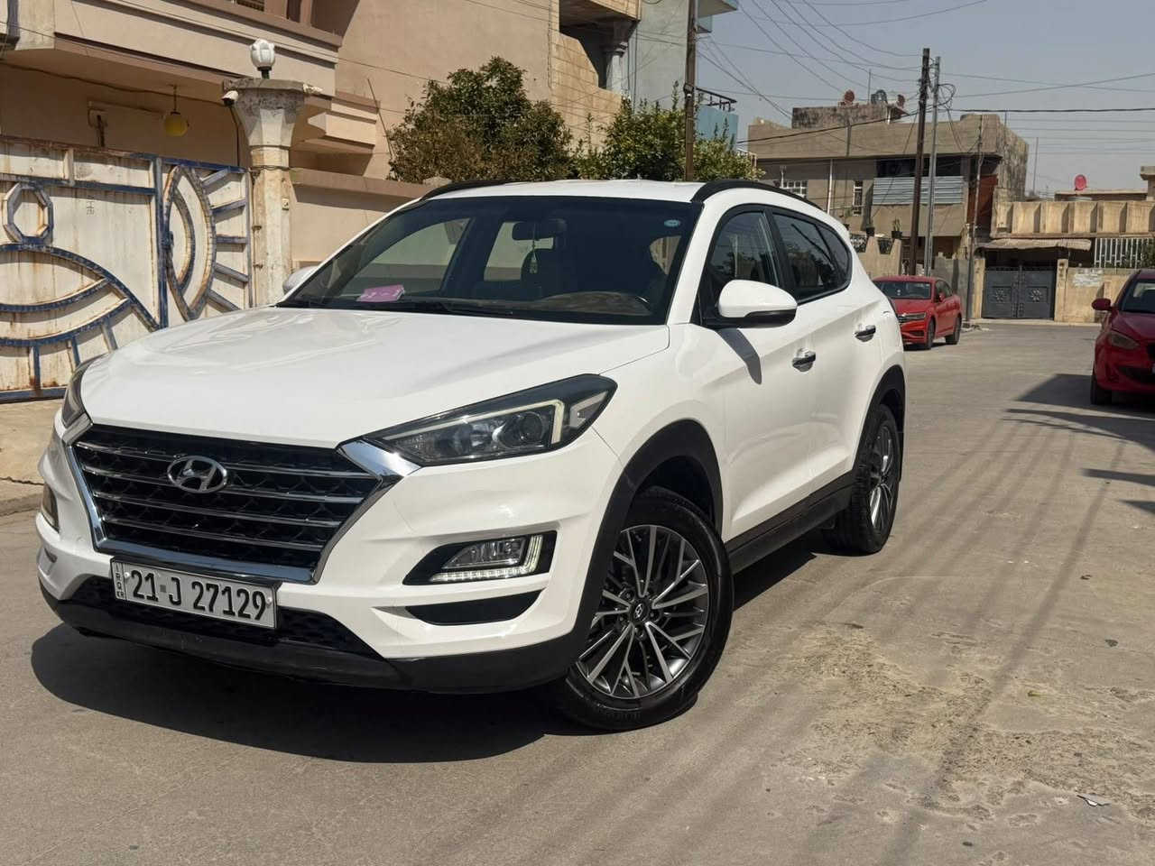 هونداي توسان 2019 خليجي كوري ( المرغوب ) 
رقم سليمانية شرط التحويل
السيارة جديدة ماشية 147 الف 
بدون صبغ
كير بالشرط محرك ما مفتوح
سنوية لل28 
بطاقة بانزين 
بيها تعديل بارد زاوية باب السكن و فد شوية عبار ع الباب الثاني مثل ما موضح بالصورة و بيها كارت صغير كلش بالجامرلغ الخلفي السكن 
السعر 177 
رقم : ***********
كامل التفاصيل مذكورة بل منشور مو شراي صل على النبي و اعبر المنشور كركوك, العراق

