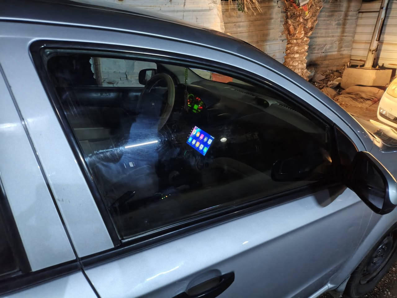 السلام عليكم افيو موديل 13 رقم نجف بيها تعمير  بالچاملغ وره السائق كير ومحرك بالشرط تبريد ويا السويج مكانها نجف 65 وبيها مجال /***********
