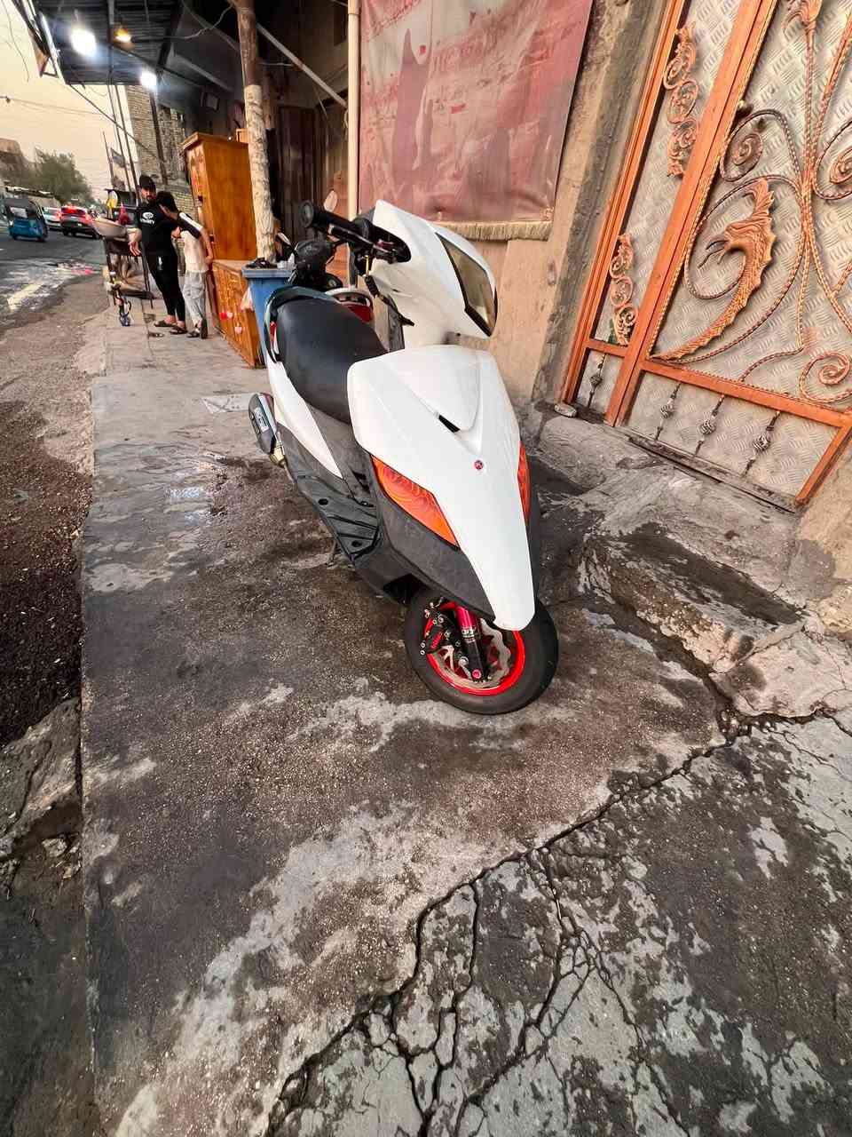 سلام عليكم ثعلب مزوده من خارج البيع بيه هواي غراض مكان بغداد رقم ***********
