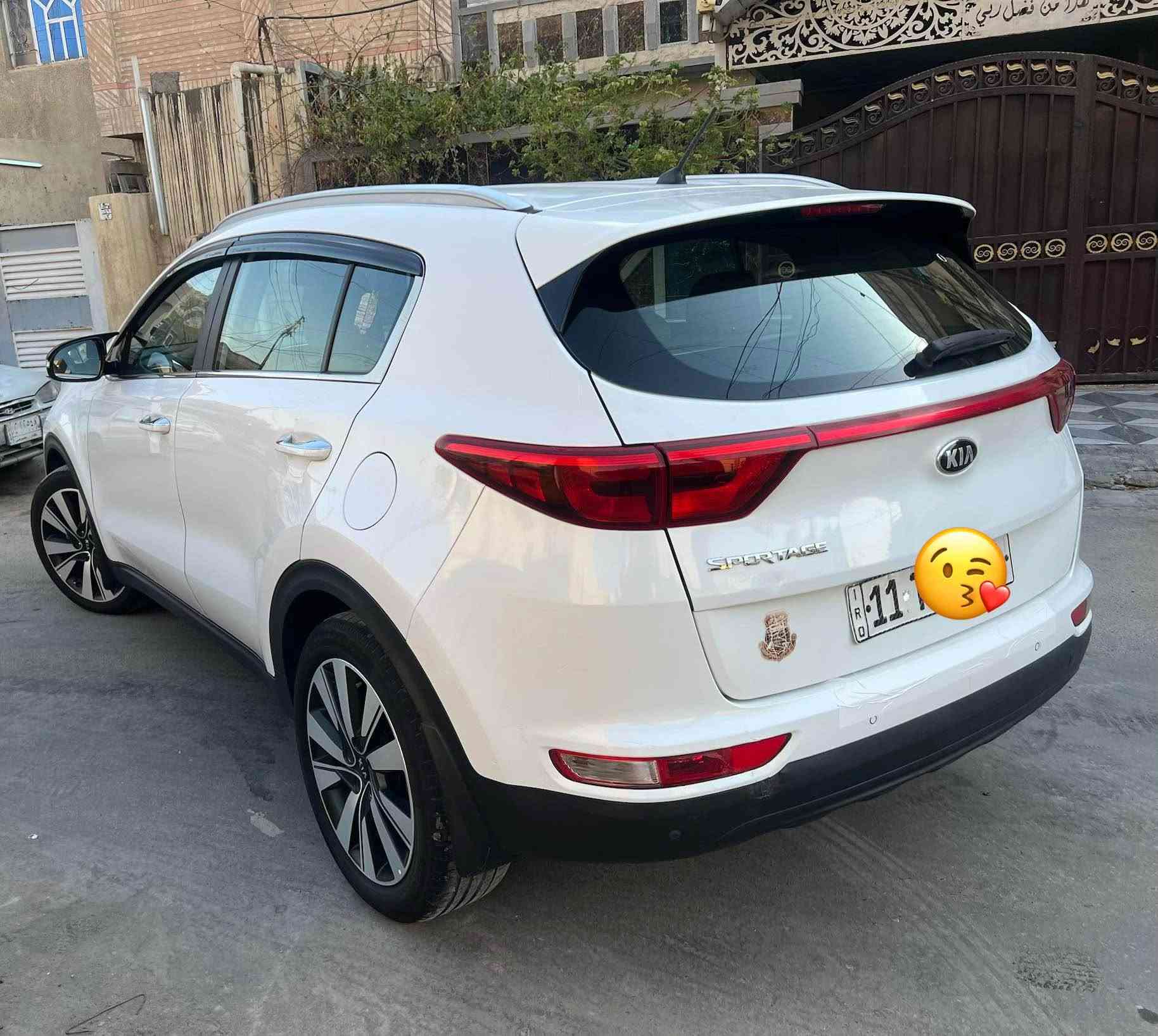 السلام عليكم 
كيا سبورتج خليجي 2018
رقم بغداد باسمي هزه وفحص وسنويه 2030 
مكفوله من الصبغ والضربه فقط تلحضات بسيطه
محرك 2000 دوش بلاد برغي ممفتوح بي
محرك كير صدر تبريد تخم تاير كله شركه وجديد 
برغي مابيها نقص خير من الله
شاشه تاب
كامره خلفيه
حاساس امامي
حساس خلفي
ويل 19
تحكم ستيرن
مودات قياده
مانع انزلاق
نزول منحدرات
مثبت سرعه
مري شفط
زنون عالي ناصي بروجكتر
سياره مال جناي 

***********
((((((موقع السياره بغداد الدوره)))))) بغداد, العراق
