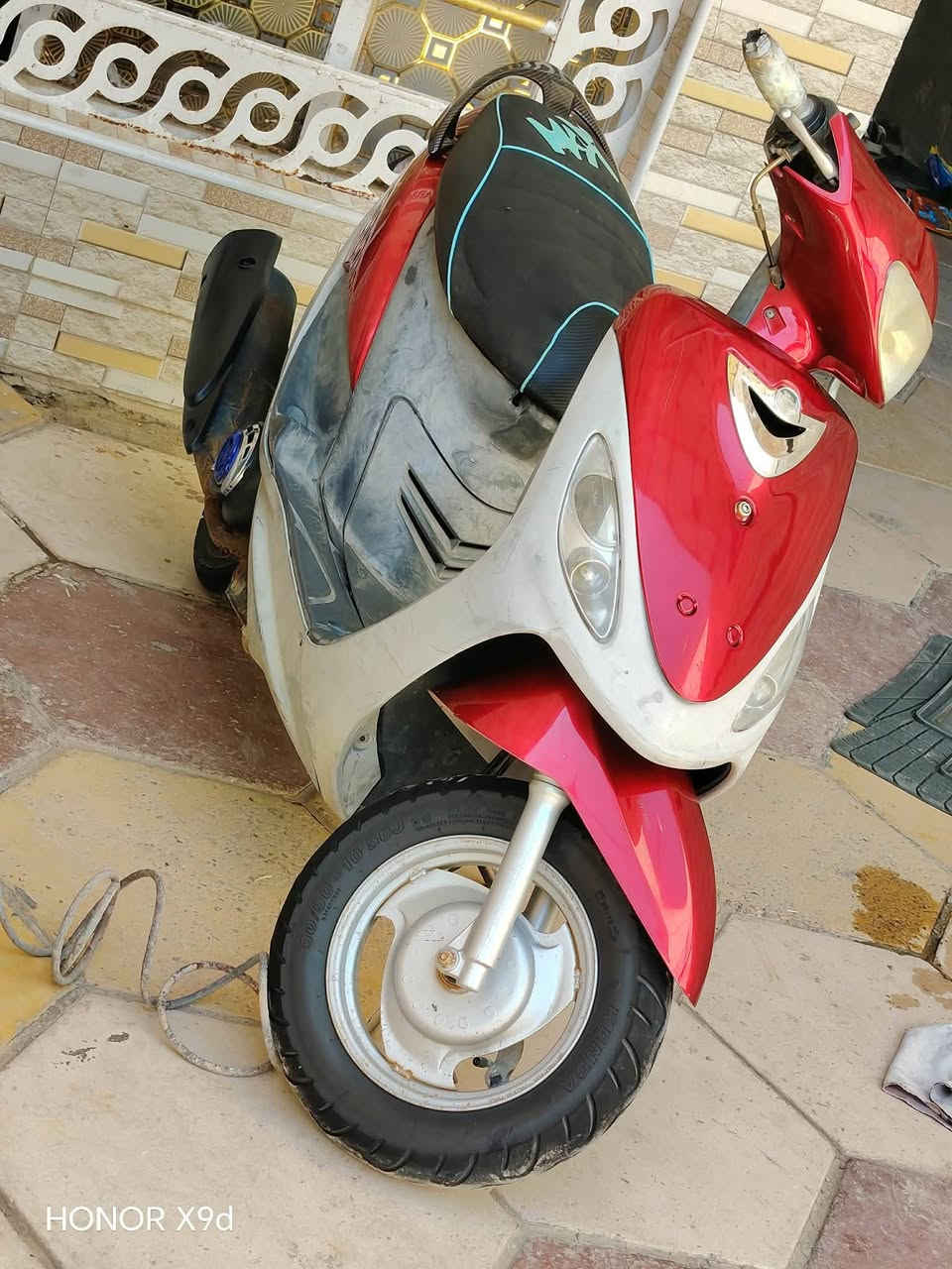 منغوليه للبيع السعر 400 وبيه مجال ***********

نص مكتوب في الصور:
- HONOR X9d