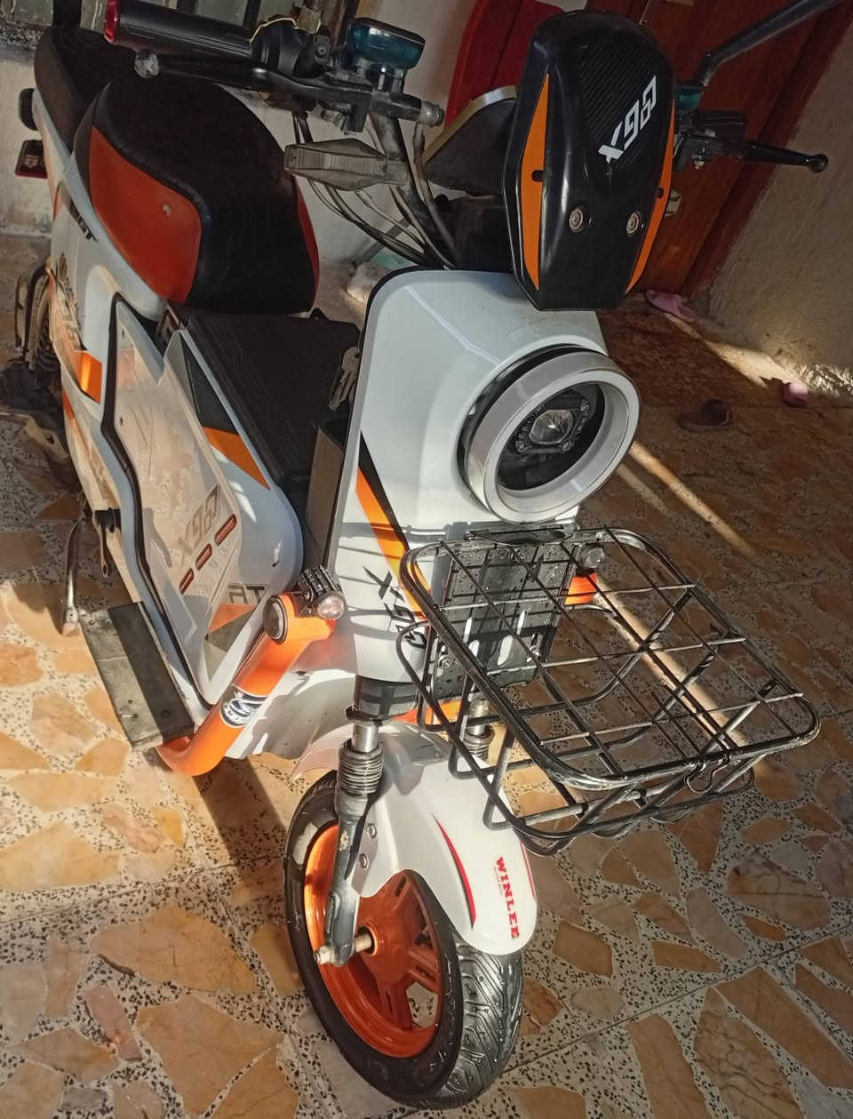 اكس900 نظيفة بطاريات نص عمر
سعر 350 مجال قليل....الزبير
***********
