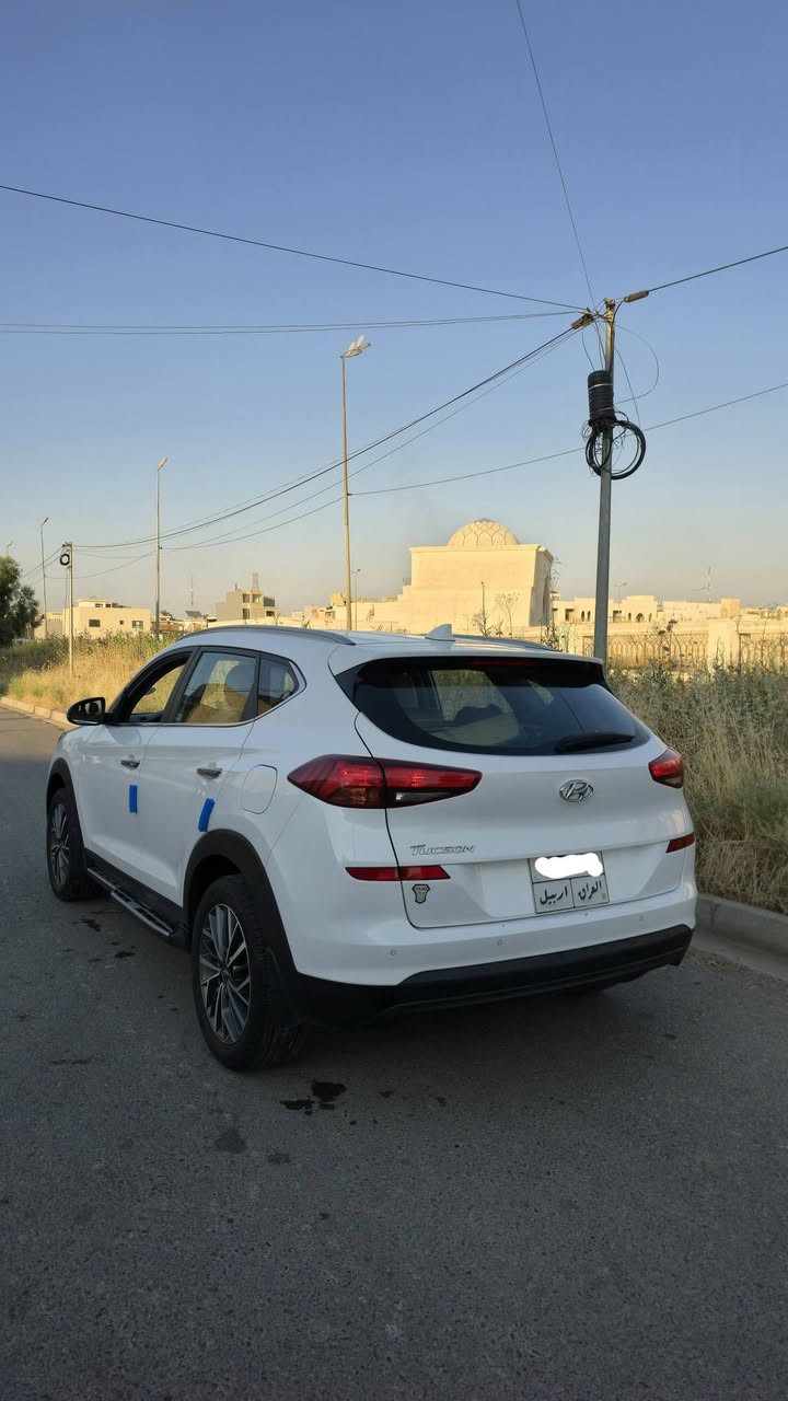 سلام عليكم 
سيارة توسان 2020 
وارد كوري محرك 2.0L
السيارة كلين 
المواصفات:
مقاعد جلد 
التشغيل عن بعد
حساسات امامي خلفي
نظام الدخول الذكي 
كامرة خلفية
بصمة
ماشيه 
33,683 Km
السعر 215$
للتواصل ***********
