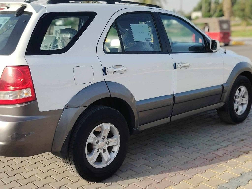 سلام عليكم  للبيع او مراوس باحدث كيه سورنتو مديل 2006 سياره جاهزه خير من الله مكينه وكير بلادي تبريد شغال ويه سويج مكينه 6 سلندر  رقم ميسان انكليزي  باسمي سعر 87 وبيه مجال قليل  رقم ***********
العنوان بصره كرمه علي البصرة, العراق
