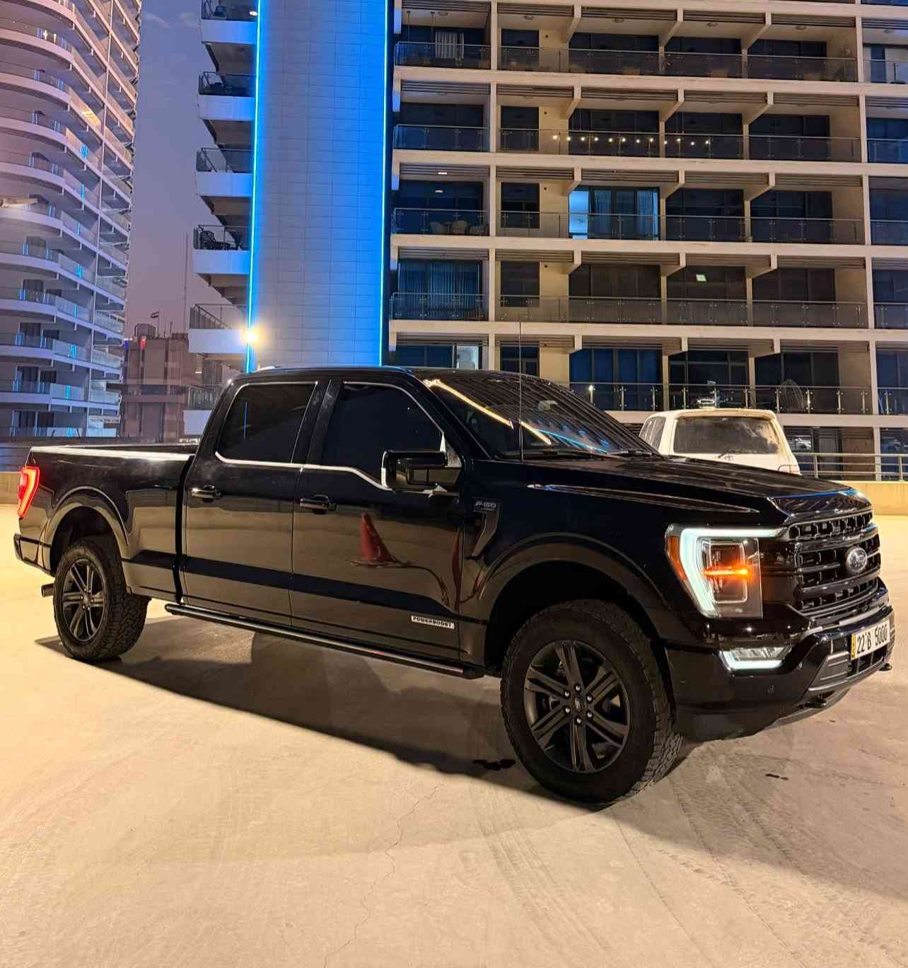 فــــورد F150 لاریـــات و هـــایبرید / استيراد خاص VIP
موديل / ٢٠٢٣ - بودي طويل
ماشية / ٤٥ مايل فقط 
ســـعر / ٣٧٥ 💲 
لـــون / اســـود + مغلف ppf البجم 
🔹 مكينة / ⚡️ Hybrid +  3.5 Twin Turbo
🔷 مـــواصـــفــات / بــانــوراما - هــایبــرد - شــــاشـــة ذكية كبيرة - شــاشـــة عداد اليكتروني - حـــســاسات امامي و خلفي و جانبي - داخل افخم نوعية جلد لونين - تايرات و ويل حجم بلادي عملاق - انارات اضافية داخل بودي و جوانب سيارة - شاشة عربية - دواســـات کــهربائــیـــة - رادارات امامي و خلفي - سماعات بالكشن و سقف - بانوراما كبيرة - منافذ كهرباء ٣٠ امبير - تشغيل عن بعد - مكينة ٣,٥ توين تيربو هايبريد - مضلل بالكامل - لايتات عدسة و زينون متحركة - هواية مواصفات اخرى ……. الخ 
 🔹الضرر و رقم شاصي / 1FTFW1ED0PFB45556
الحادث / تبديل بابين باادي نفس اللون + pdr شبر بالبودي + تصليح سيارة من دبي كلها بيدي و اني كصيت سيارة من امريكا . 
رقم / اربيل + موافقة تضليل 
موبايل 📲 :  ***********
موبايل 📲: ***********
