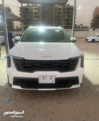 محبي الامريكي المواصفات والقوة والثبات  والرفاهية .. سورنتو لون المميز...