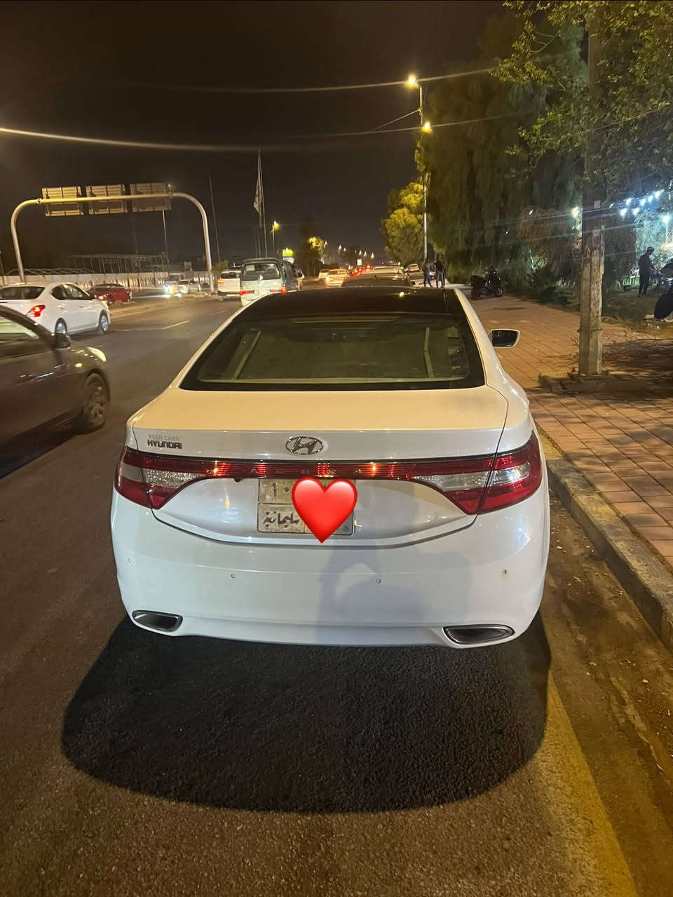 سلام عليكم ازيرا  مديل ٢٠١٢ بيهة ثلاث قطع ول شواصي مليوحة بسيط  سياره خليجي فول مواصفات كفاله كير محرك حداديه وتبريد عل شرط 
السعر 86$ورقه بيهة مجال عنوان نجف كوفه 
الاتصال***********
