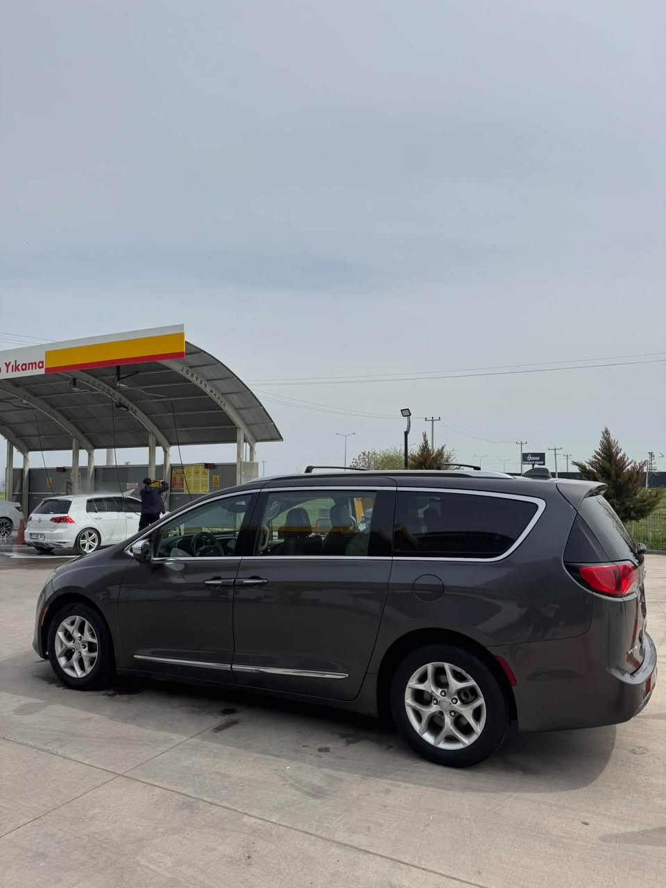 CRYSLER PACIFICA LIMITED 2020
محرك 6 سلندر

نظام التشغيل بصمة 

كير ماوس 

مرايا شفط ضده عالي

ابواب الخلفي كهرباء وتحكم ريمونت كونترول

كشنات VİP أسود

كشنات تدفئة + تبريد

ستيرن تدفئة + تحكم

 اسبير البلادي موجود 

تايرات جديدة

فتحتين سلايت بالسقف 

كير + محرك + تبريد شرط 

رقم بغداد سنوي جديد 

تحويل شرط بسمي

ماشيه 222 ألف كيلو

اربع قطع صبغ ٢كلير امريكى

السعر 155ورقة وبي مجال 

للاستفسار اكثر الاتصال بالرقم ***********واتس اب 

مكان السيارة زاخو
