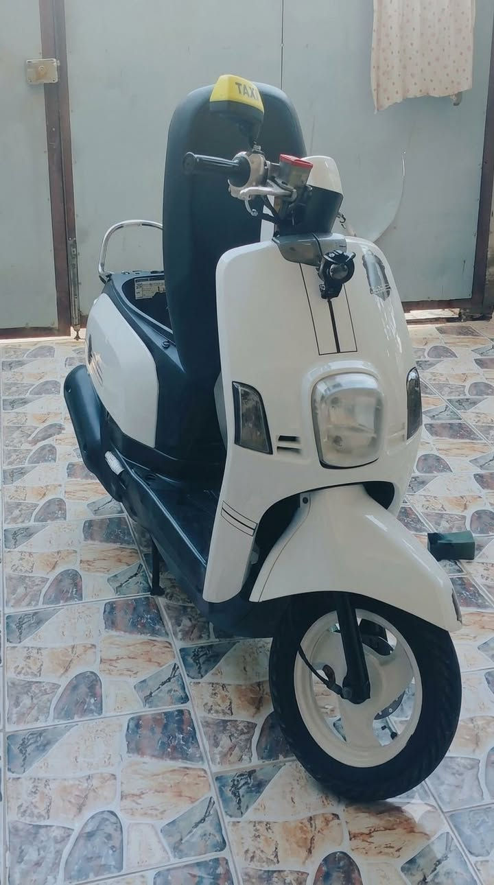 بوليسي • ٢٠١١ • مكفولة