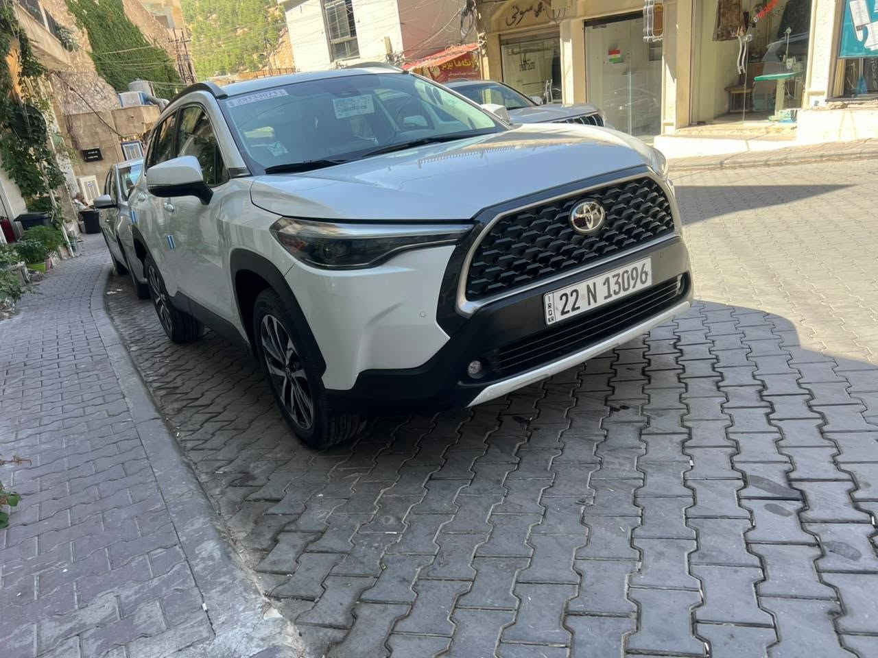 كرولا كروز أمريكي موديل 2022 مواصفات XLE فول بدون سلايت بيه 3 قطعه صبغ جملخ خلفي أو بابين  بدون داخل بدون ايرباك حجر رادار كولو بلادي ماشيه 39 ميل مكان سياره عقره تلفون *********** سعر 167 حادث مع رقم شاصي موجود بل صوره
