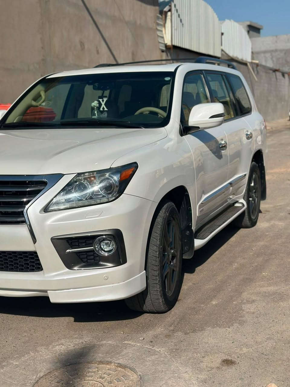 لكزس 2015 lx570
مكفولة كفالة عامة 

فول مواصفات بريمي
جكات
مقاعد جلد 4 دكم
بصمة ابواب وتشغيل
سلايت فتحة

ثلاجة فريز
5 كامرات 360درجة
جنطة شفط كهرباء
3 شاشات كبير
استرين كهرباء
مقاعد واستيرن خزن
7 مقاعد تبريد و تدفئة
رادار 360 درجة
تحكمات فول
شفتات كير بالاستيرن
دبل اكسل 4X4
انظمة قيادة متعدد
تشغيل عن بعد لدد امامي وخلفي
7 مقاعد كهرباء
قيادة ذاتية
زراك لايت
7 راكب تبريد مركزي

انظمة قيادة متعدد
تشغيل عن بعد لدد امامي وخلفي
7 مقاعد كهرباء
قيادة ذاتية
زراك لايت
7 راكب تبريد مركزي
لايتات عدسات زنون
كشاف زنون
نقط عمياء
مانع تصادم
دواخل بيجي و صاج ملكي
هاندبريك 
سماعات شركة

فول تحكمات انظمة منحدرات وصعود
باقي مواصفات اللكزز متخلص فول
السيارة مكفول كفالة عامة
ماشي120 الف كم حقيقي جديدة السيارة مابيها اي نقص سيرفس وصيانة كلها بشركة لكزز
رقم وهزة وسنوية كلها جديد باسمي تحويل نفس اليوم
السيارة رقم سليمانية
السعر خاص 
السيارة على وضع الشركة
للأسفسار ***********
