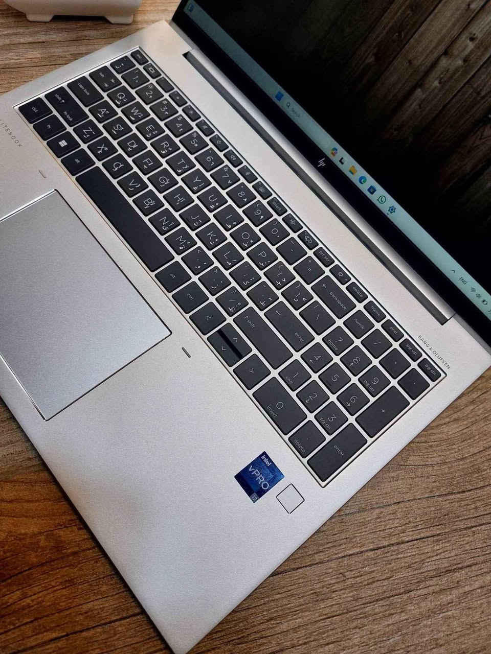 💻  لاب توب من  الفئة الفاخرة 
  HP EliteBook 860 Ci7 13th
 بمقاس شاشة 16 بوصة، الجهاز مستخدم بنظافة عالية جدا سوبر سلم غلاف معدني نيكل 
.
 السعر ثابت 680  الف دينار عراقي مع التوصيل المجاني والحقيبة والشاحن الأصلي 
.
المعالج Intel Core i7 من الجيل الثالث عشر الخارق، وسرعة نقل البيانات الفائقة بفضل هارد الـ NVMe، مما يجعله الخيار الأول والذكي لرجال الأعمال، المبرمجين، والمحترفين لإنجاز المهام الثقيلة بكل سلاسة وأمان.
📊 المواصفات الفنية الفائقة:

* الموديل: HP EliteBook 860 16 inch G10 Notebook PC
* المعالج: Intel® Core™ i7-1365U (الجيل 13 الأحدث - أداء جبار واستهلاك ذكي وموفر للبطارية)
* الهارد: 256GB NVMe SSD (سرعة إقلاع فائقة ونقل بيانات بلحظات)
* الذاكرة (الرام): 8GB DDR5 (تمنحك سلاسة عالية وقابلة للترقية مستقبلاً)
* الشاشة: 16 بوصة بدقة عالية (مريحة جداً للعين، مثالية لتعدد المهام والمستندات الضخمة) 1920*1200
* نظام التشغيل: Windows 11 Pro الأصلي (مفعل بالكامل بأعلى مستويات الحماية للأعمال)
* الحالة: مستخدم نظيف جداً وفوق الممتاز (بحالة الوكالة).

✨ لماذا تختار فئة EliteBook؟
تعتبر فئة EliteBook هي السلسلة الاحترافية العليا (Business Class) من شركة HP، وتتميز بهيكل معدني متين وخفيف الوزن، وتصميم أنيق جداً يعكس الفخامة والعملية في وقت واحد.
. 
📱 للتواصل والاستفسار :
يرجى إرسال رسالة خاصة أو الاتصال على الرقم: *********** واتساب / محمد الزهيري دهل اوران, واسط
