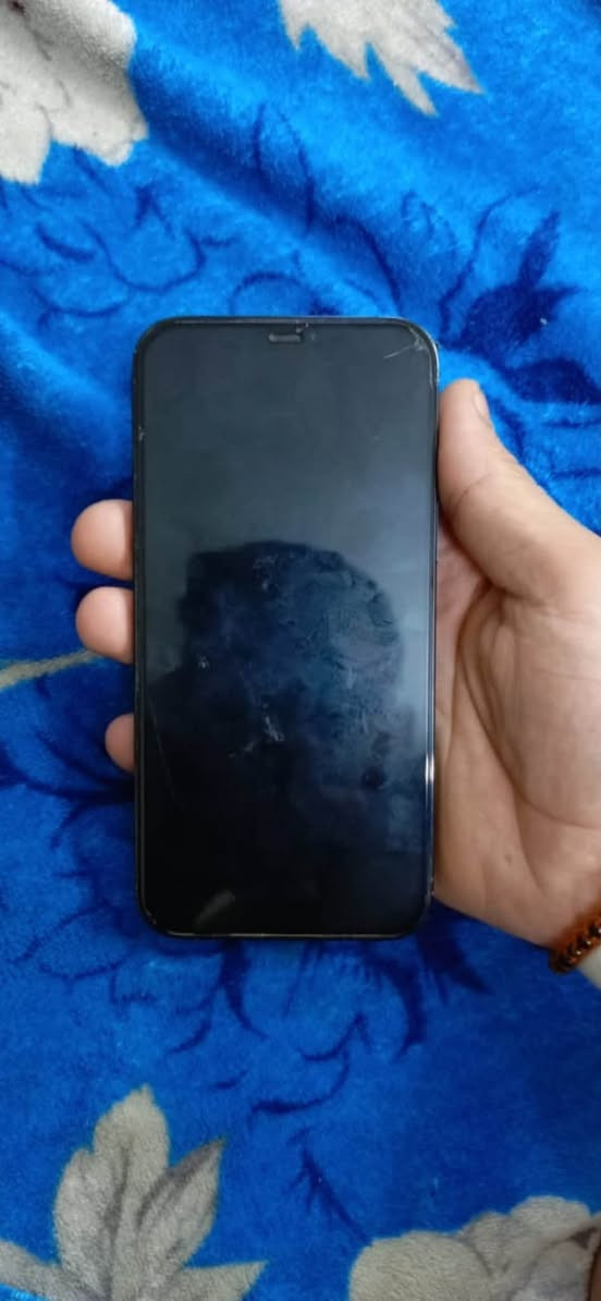 ايفون 12 برو ماكس • ٢٥٦ • بطاريه ٨٥٪