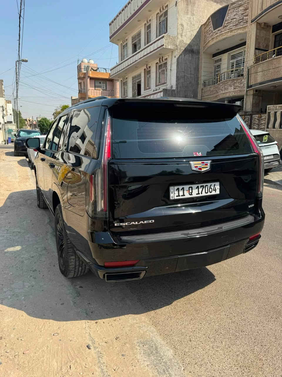 للبيع | كاديلاك إسكليد خليجية 2021 وكالة المنصور مغلفة PPF ماشية 90 الف
المواصفات:

* محرك V8 سعة 6.2 لتر بقوة 420 حصان.
* ناقل حركة أوتوماتيك 10 سرعات.
* نظام دفع رباعي (4WD ، 2WD).
* نظام التعليق الهوائي Air Ride.
* نظام Magnetic Ride Control.
* جنوط قياس 22 إنش.
* إنارة LED أمامية وخلفية.
* تشغيل بصمة (Keyless Entry & Push Start).
* ريموت ستارت.
* شاشة وسطية OLED قياس 16.9 إنش.
* عدادات رقمية OLED قياس 14.2 إنش.
* شاشة معلومات للسائق 7.2 إنش.
* Apple CarPlay وAndroid Auto.
* نظام ملاحة GPS.
* بلوتوث وUSB متعدد.
* شحن لاسلكي للهاتف.
* نظام صوت AKG فاخر.
* شاشة عرض على الزجاج الأمامي (Head-Up Display).
* كاميرات 360 درجة.
* كاميرا خلفية مع خطوط توجيه.
* حساسات أمامية وخلفية.
* نظام ركن أوتوماتيكي.
* مثبت سرعة ذكي (Adaptive Cruise Control).
* المحافظة على المسار.
* التحذير من الاصطدام الأمامي.
* الكبح التلقائي في حالات الطوارئ.
* مراقبة النقطة العمياء.
* تنبيه حركة المرور الخلفية.
* مقاعد جلد فاخرة.
* تحكم كهربائي كامل بالمقاعد مع حفظ الذاكرة + مقعد هزاز.
* تبريد وتسخين للمقاعد الأمامية.
* تدفئة للمقاعد الخلفية.
* تدفئة للمقود.
* فتحة سقف بانورامية.
* إضاءة داخلية محيطية متعددة الألوان.
* ثلاث صفوف مقاعد.
* دخول ذكي بدون مفتاح.
* تكييف أوتوماتيك ثلاثي المناطق.
* زجاج عازل للحرارة والضوضاء.
* السيارة متروسة موصفات ولااسكليد معروف بمواصفاتة تكدر تبحث وتشوف بقية المواصفات

بقية التفاصيل خاص بل نسبة للسعر سعرها 60 الف قفل مكاني بغداد للاستفسار ***********
