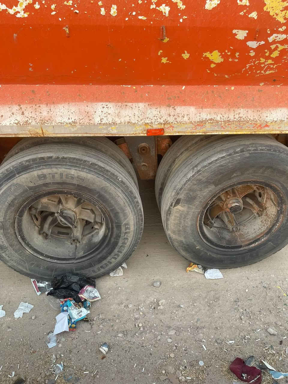 للبيع مقطوره دناكير 14 وزنها 7 طن السعر 80$ مكاني البصره الزبير معرض المجتبى ***********
